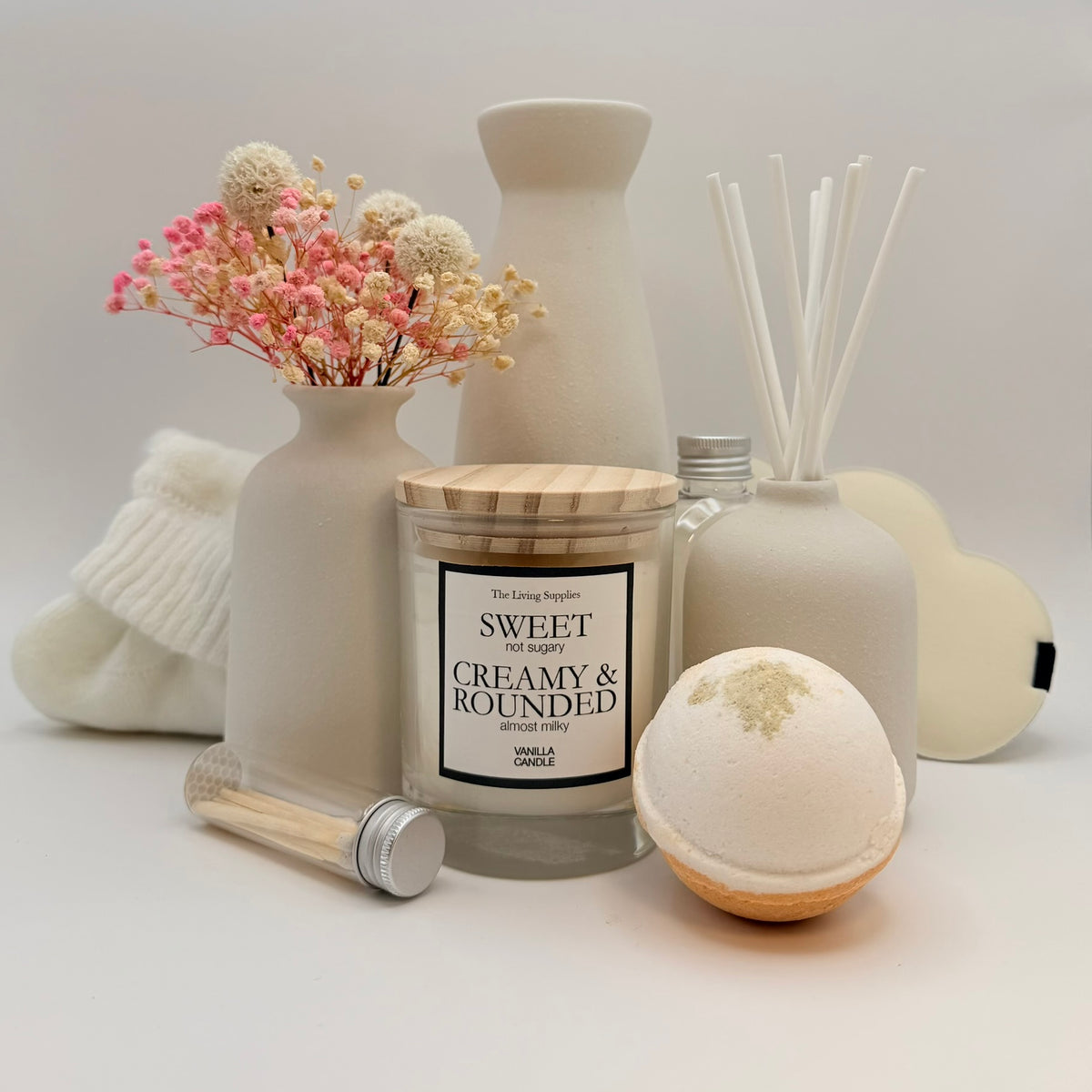 Vanilla candle gift set with ceramic vases, dried flowers, diffuser reeds and bath accessories